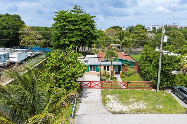 7245 S Waterway Dr, Miami, FL 33155