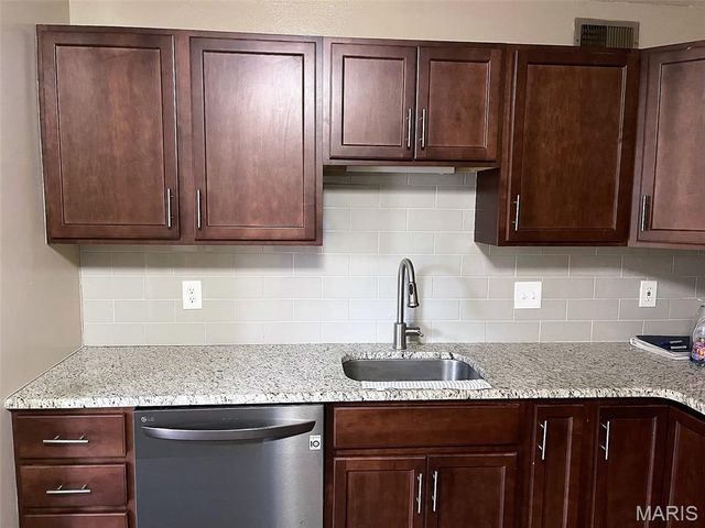 10812 Carroll Wood Way, Unincorporated, MO 63128