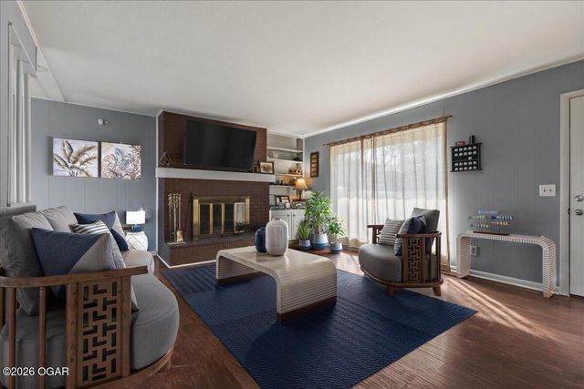 6 Finger Dr, Bella Vista, AR 72715