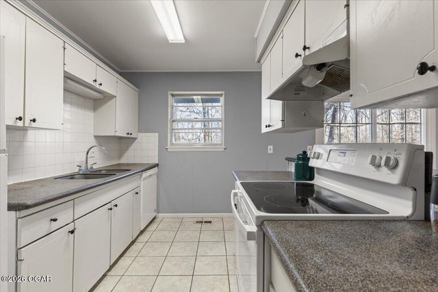 6 Finger Dr, Bella Vista, AR 72715