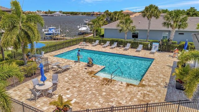 5009 LAKE OVERLOOK AVENUE, Bradenton, FL 34208