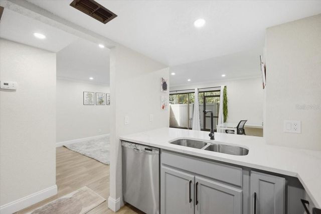 4769 PURITAN CIRCLE 401, Tampa, FL 33617