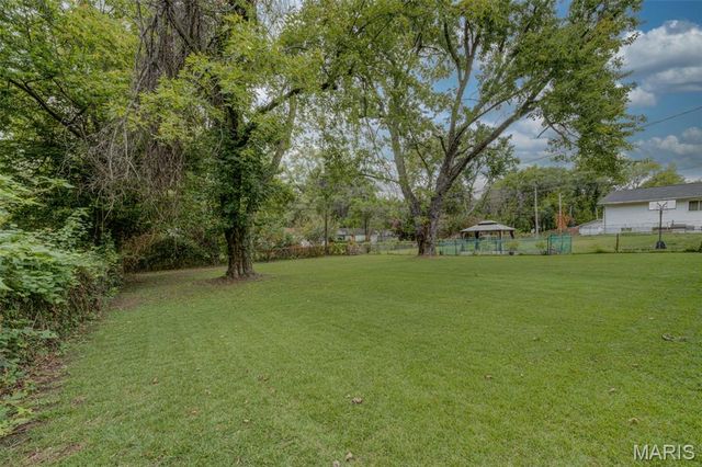 10237 Royal Drive, St Louis, MO 63136