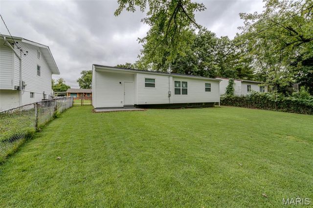 10237 Royal Drive, St Louis, MO 63136