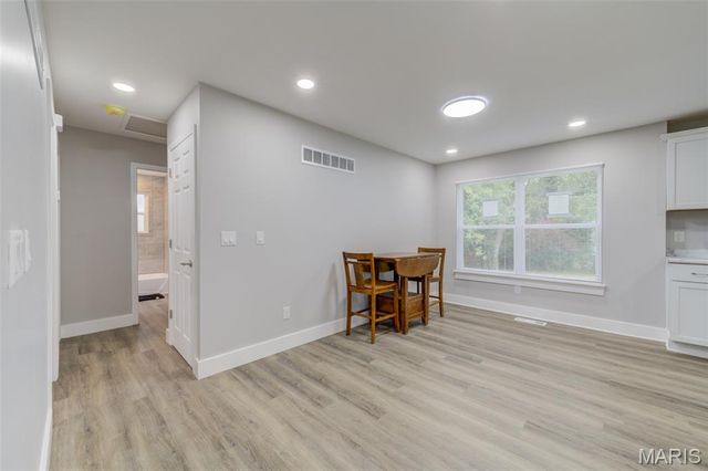 10237 Royal Drive, St Louis, MO 63136