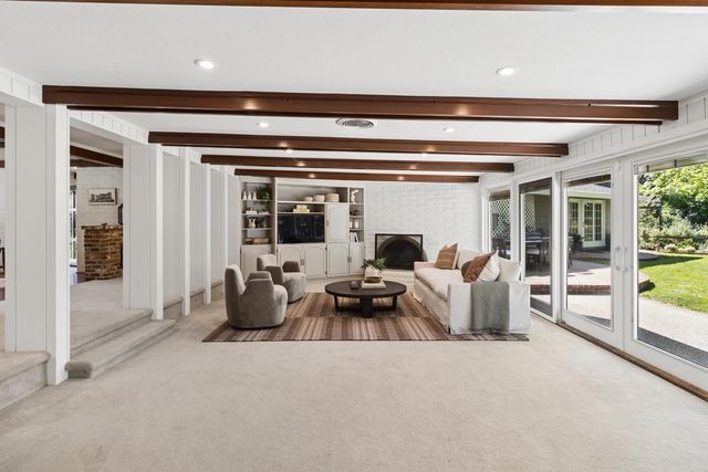 2681 Creekside Ln, Sacramento, CA 95821