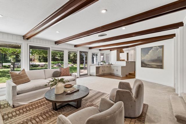 2681 Creekside Ln, Sacramento, CA 95821