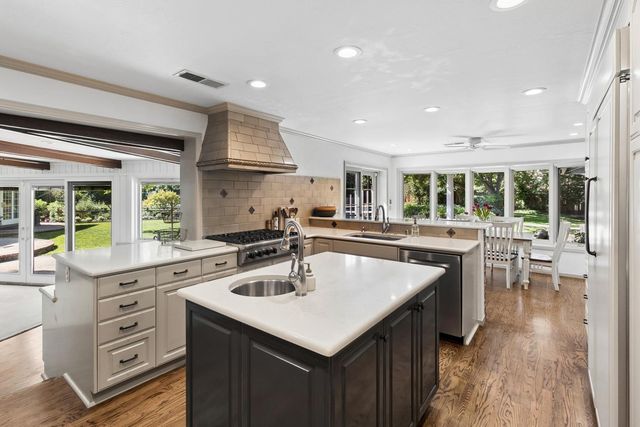 2681 Creekside Ln, Sacramento, CA 95821