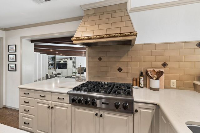 2681 Creekside Ln, Sacramento, CA 95821