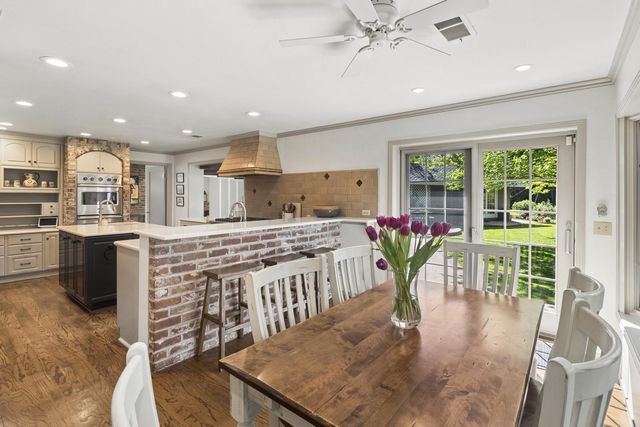 2681 Creekside Ln, Sacramento, CA 95821