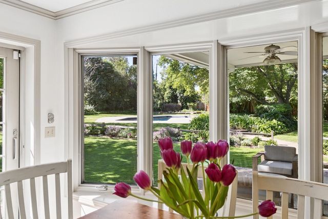 2681 Creekside Ln, Sacramento, CA 95821