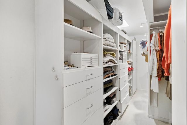 2681 Creekside Ln, Sacramento, CA 95821