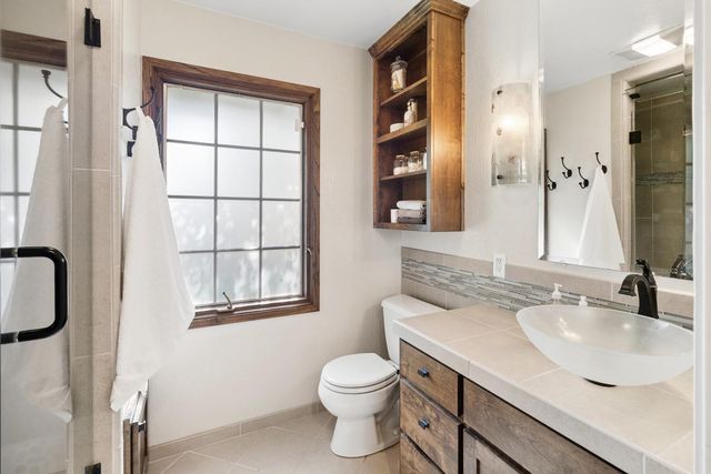 2681 Creekside Ln, Sacramento, CA 95821