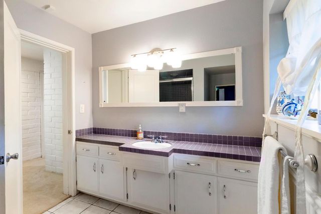 2681 Creekside Ln, Sacramento, CA 95821