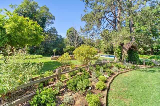 2681 Creekside Ln, Sacramento, CA 95821