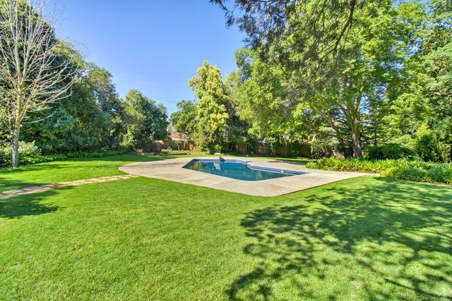 2681 Creekside Ln, Sacramento, CA 95821