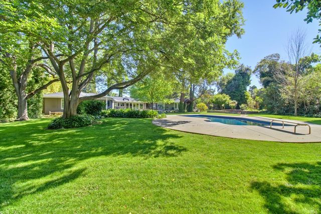 2681 Creekside Ln, Sacramento, CA 95821