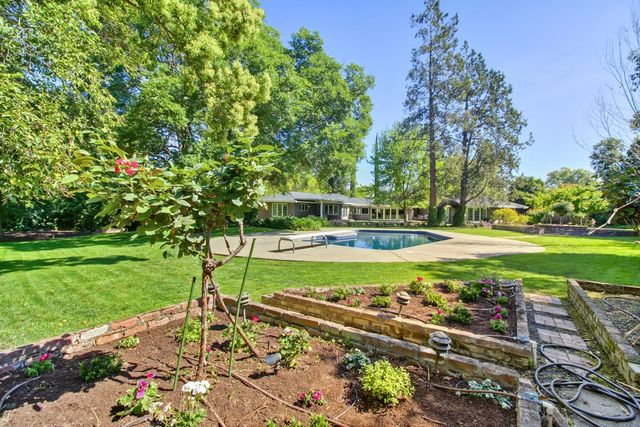 2681 Creekside Ln, Sacramento, CA 95821