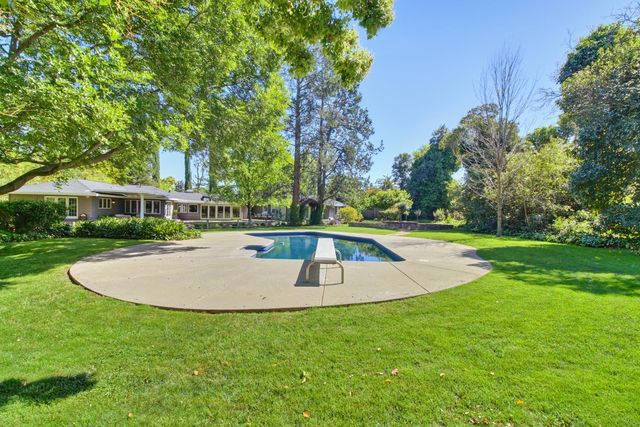 2681 Creekside Ln, Sacramento, CA 95821