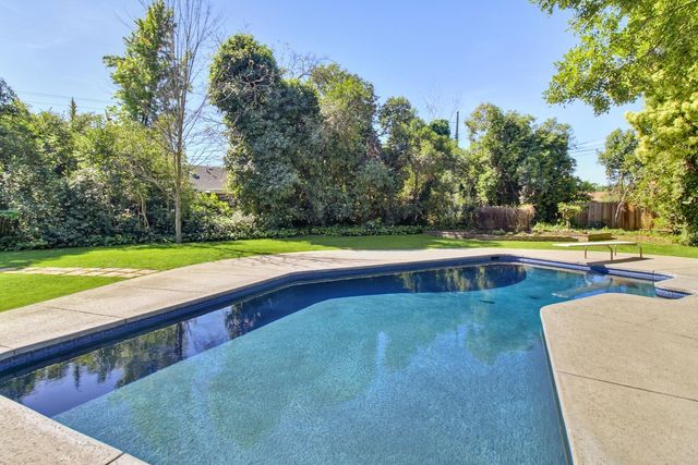 2681 Creekside Ln, Sacramento, CA 95821