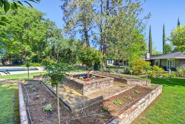 2681 Creekside Ln, Sacramento, CA 95821