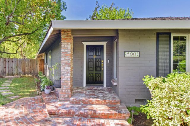 2681 Creekside Ln, Sacramento, CA 95821