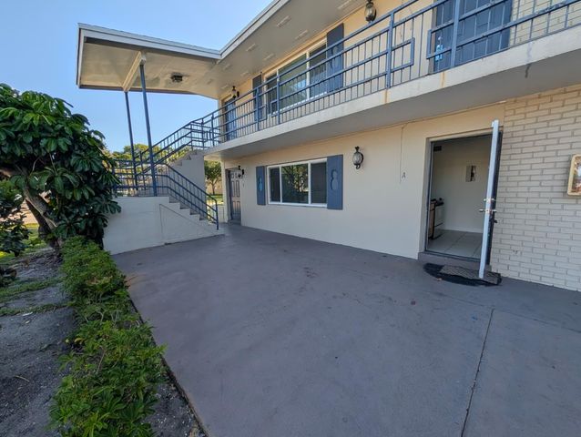 817 Lighthouse Drive Apt A, North Palm Beach, FL 33410
