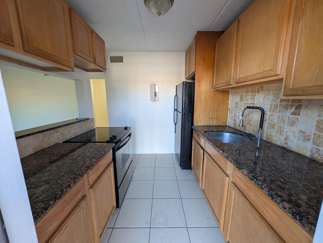 817 Lighthouse Drive Apt A, North Palm Beach, FL 33410