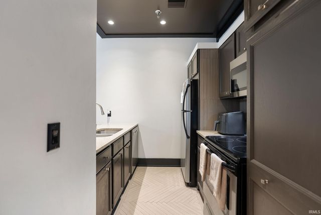 113 W Wayne St Apt 303, Fort Wayne, IN 46802