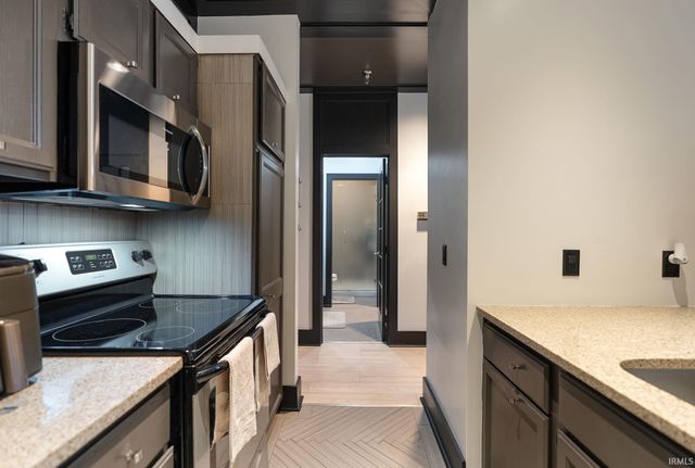 113 W Wayne St Apt 303, Fort Wayne, IN 46802