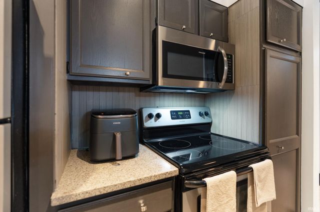 113 W Wayne St Apt 303, Fort Wayne, IN 46802