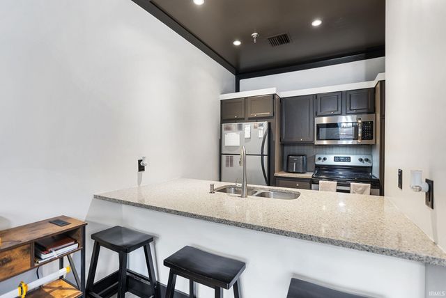 113 W Wayne St Apt 303, Fort Wayne, IN 46802