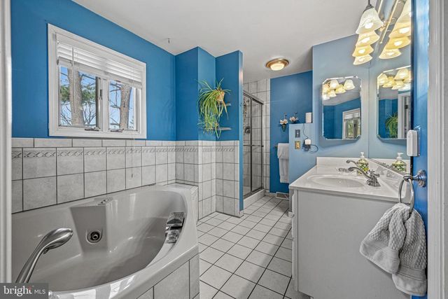 1103 CAPE CT, Sykesville, MD 21784