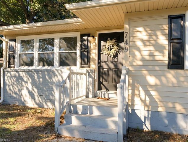 749 Holladay LN, Virginia Beach, VA 23455