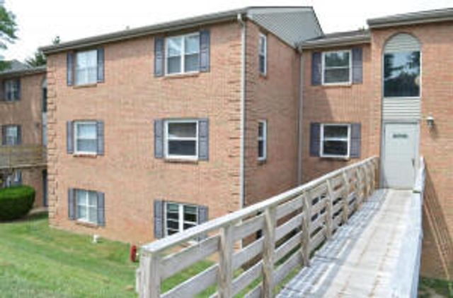 421 Redding Road 72, Lexington, KY 40517