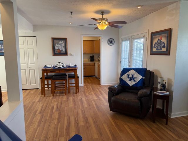 421 Redding Road 72, Lexington, KY 40517