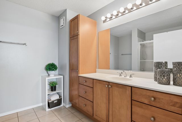 9655 Woods Drive 515, Skokie, IL 60077