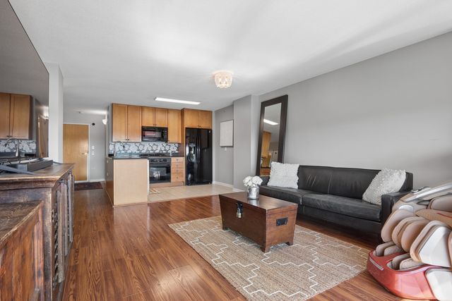 9655 Woods Drive 515, Skokie, IL 60077