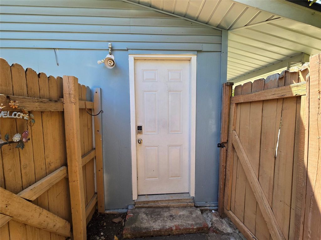 10605 Newmont RD B, Austin, TX 78758