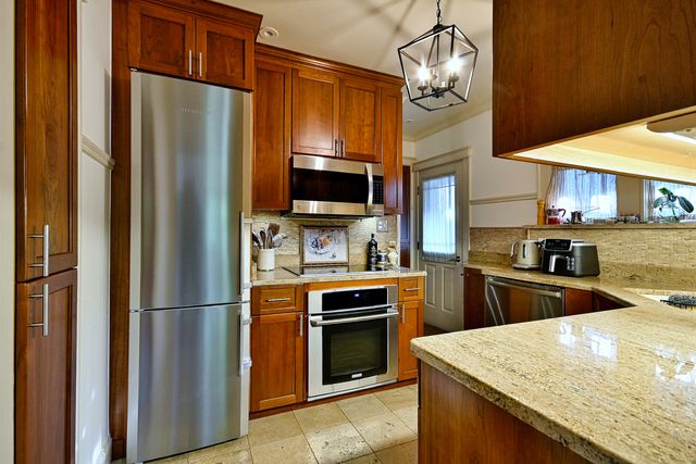 129 E Washington Street, Villa Park, IL 60181