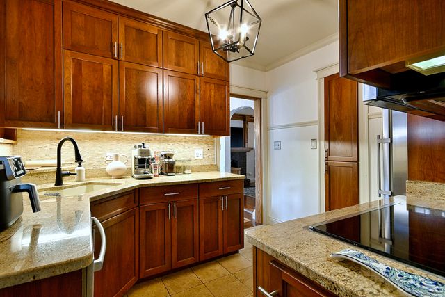 129 E Washington Street, Villa Park, IL 60181