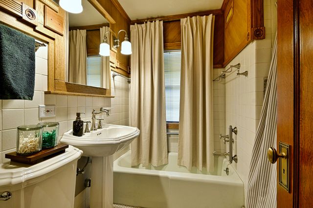 129 E Washington Street, Villa Park, IL 60181