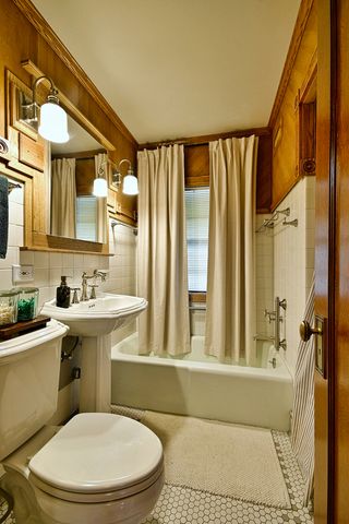 129 E Washington Street, Villa Park, IL 60181