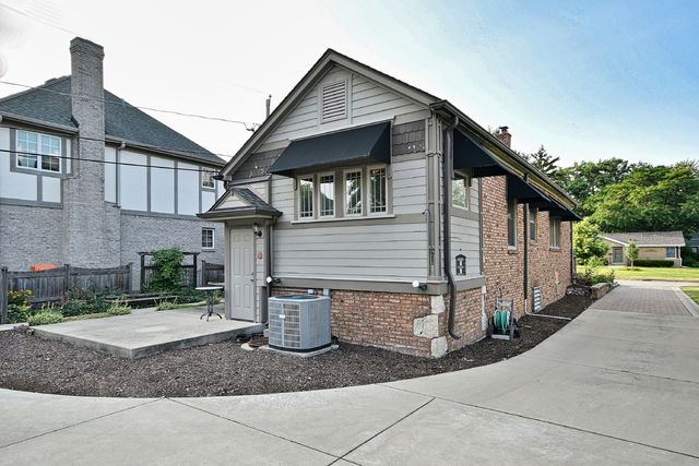 129 E Washington Street, Villa Park, IL 60181