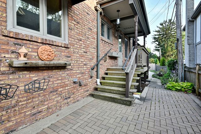 129 E Washington Street, Villa Park, IL 60181