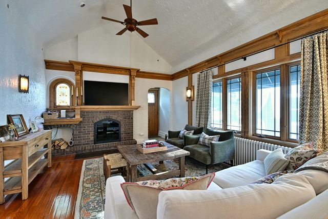 129 E Washington Street, Villa Park, IL 60181