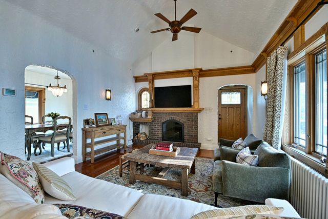 129 E Washington Street, Villa Park, IL 60181