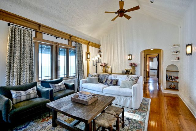 129 E Washington Street, Villa Park, IL 60181