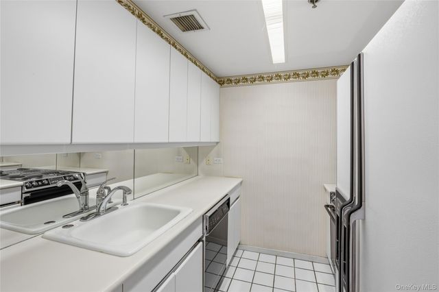 111 Cherry Valley Avenue M11, Garden City, NY 11530