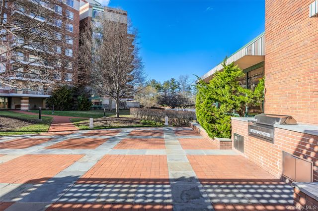 111 Cherry Valley Avenue M11, Garden City, NY 11530